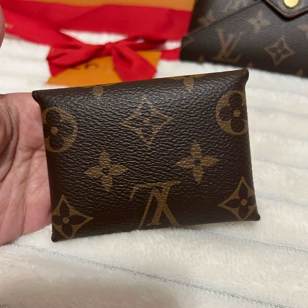 ✨SOLD✨ Louis Vuitton card case - Picture 7 of 8
